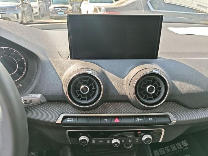 Q2L e-tron 2019 Q2L e-tron EV photo 8