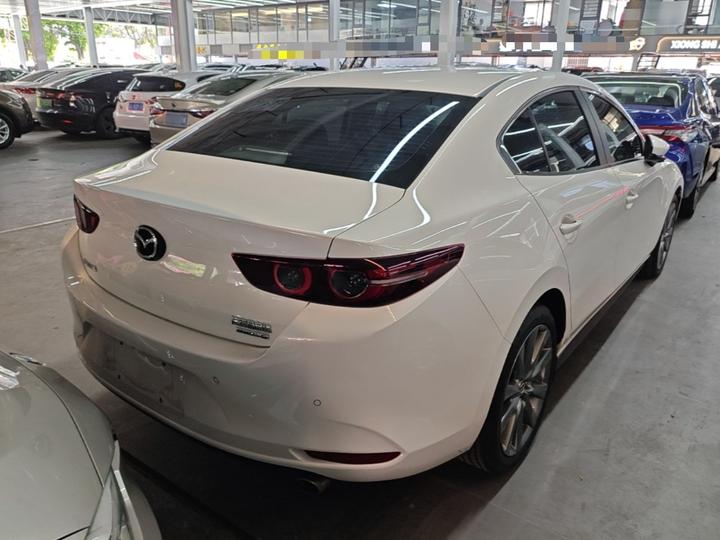 3 Axela 2023 2.0L AT photo 4