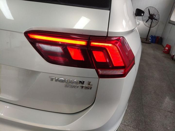 Tiguan L 2017 330TSI AT RWD Luxury photo 7