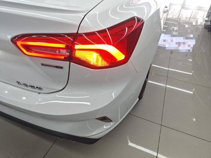 Focus 2021 Sedan EcoBoost 180 AT ST Line photo 7