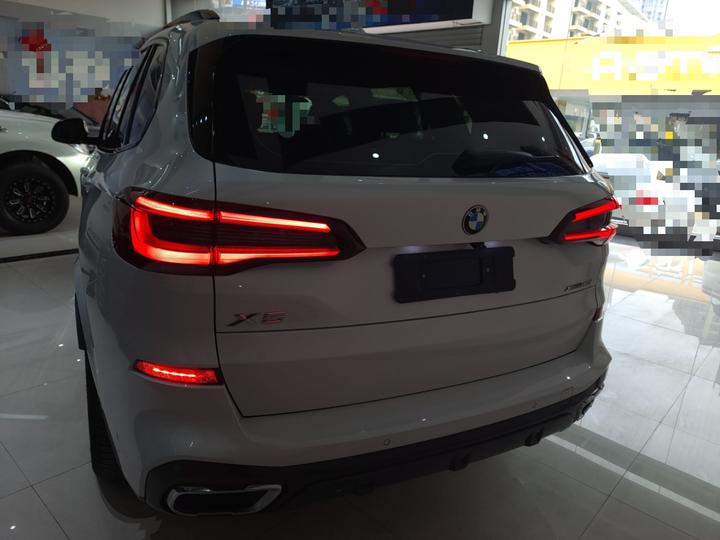 X5 Imported 2022 xDrive40i M Sport Package photo 4