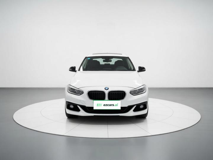1 Series 2018 118i Sport photo 2