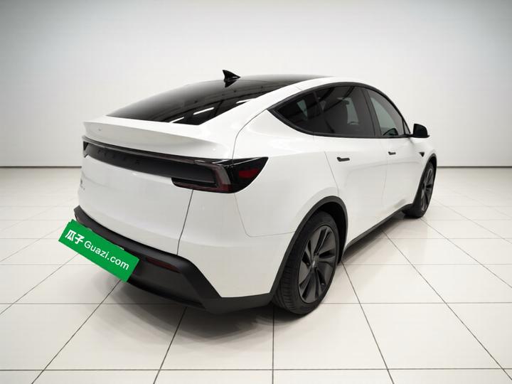Model Y 2025 RWD photo 6