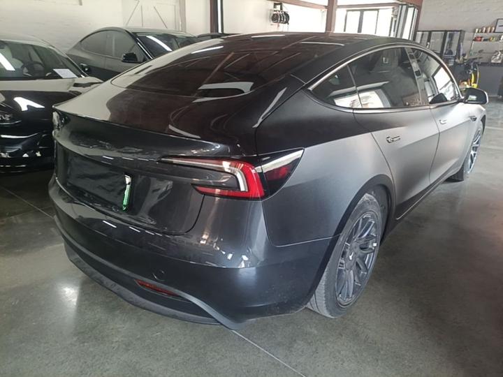 Model 3 2023 RWD photo 4