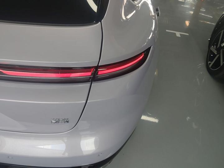 ET5T 2025 75kWh Touring photo 7