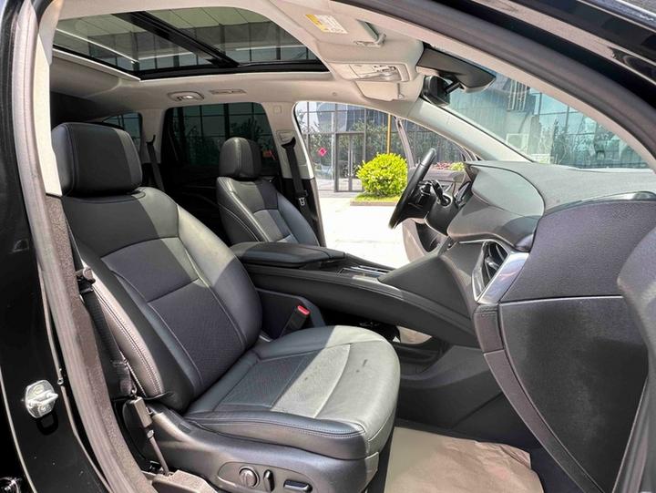 2022 652T RWD Premium 7-Seater photo 6