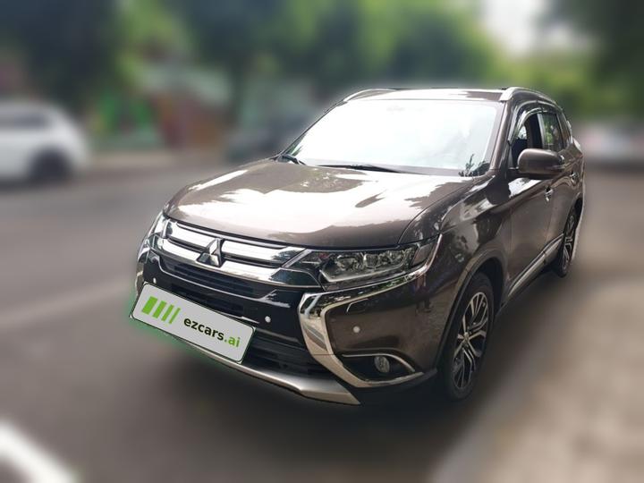Outlander 2016 2.4L AWD Luxury 7-Seater