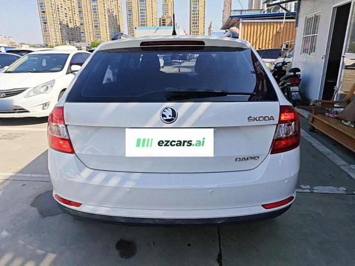 Rapid Spaceback 2014 1.6L AT photo 5