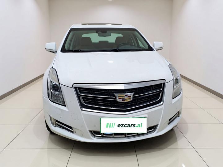 XTS 2013 28T Leading photo 2