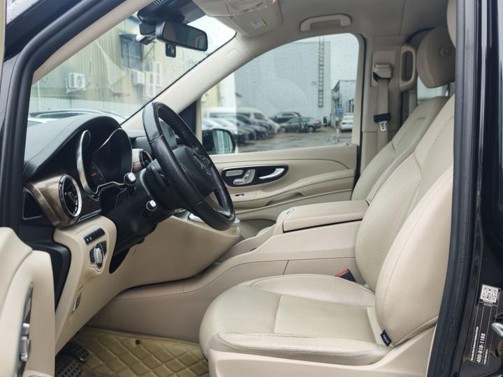 V-Class 2020 V 260 L Long Wheelbase Luxury photo 7