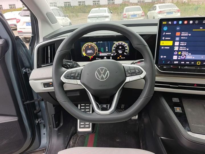 2026 450TSI AWD Flagship 6-Seater photo 7