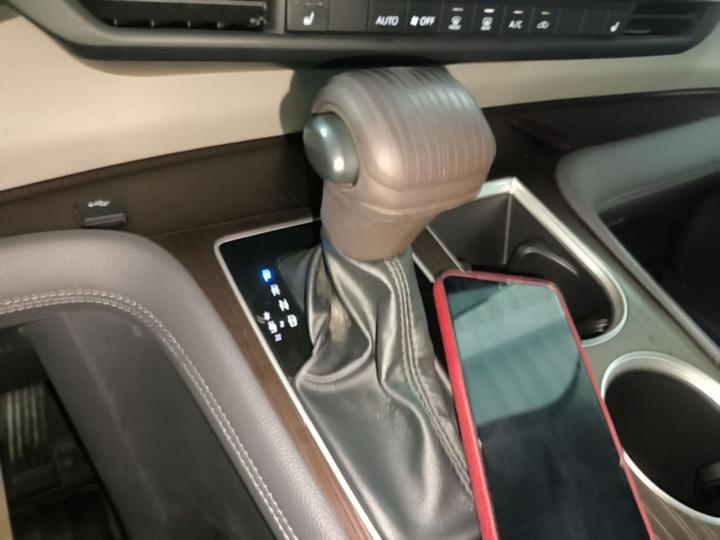 Granvia 2023 2.5L Hybrid Premium PLUS photo 8