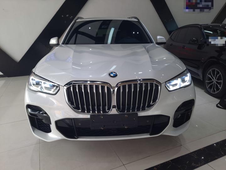 X5 Imported 2022 xDrive40i M Sport Package photo 2
