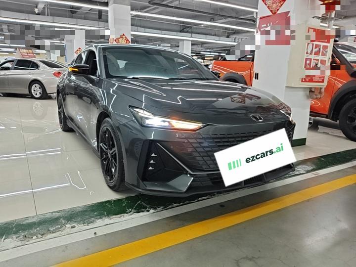 UNI-V 2022 1.5T Premium photo 3