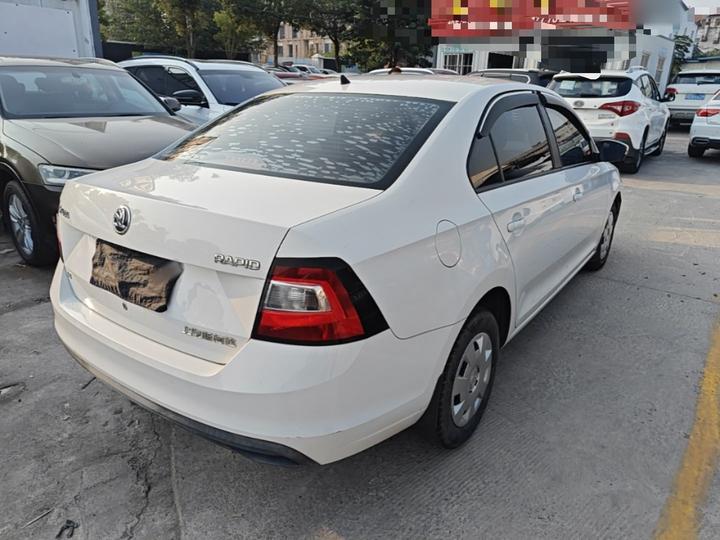 Rapid 2018 1.6L MT Standard photo 6