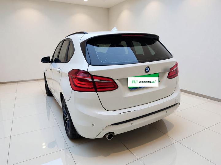 2 Series Wagon 2016 218i Sport Design Package photo 4