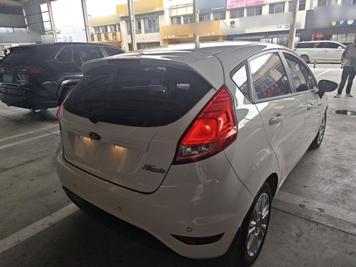 2013 Hatchback 1.5L AT photo 6