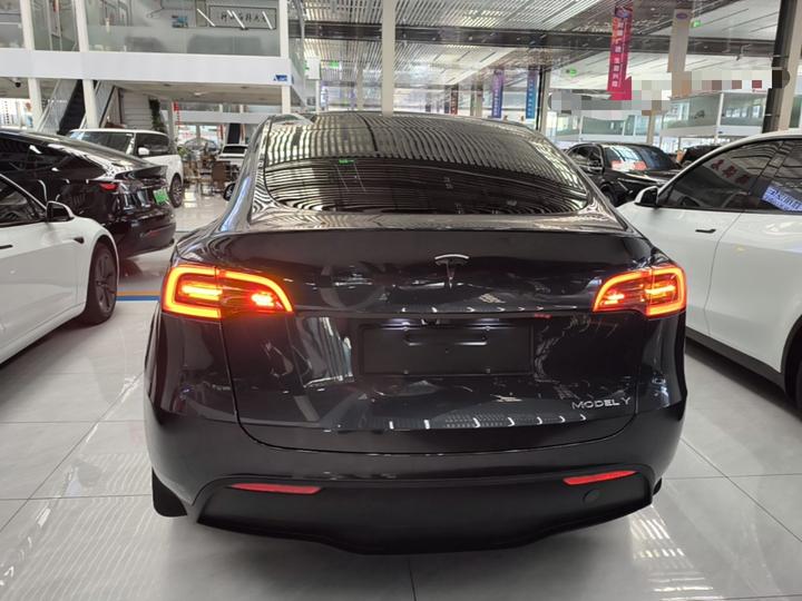 Model Y 2024 RWD photo 3