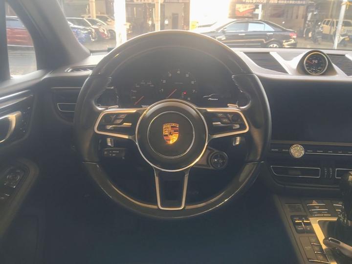 2018 Macan 2.0T photo 6