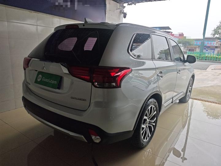 Outlander 2018 2.0L RWD Honor 5-Seater photo 6