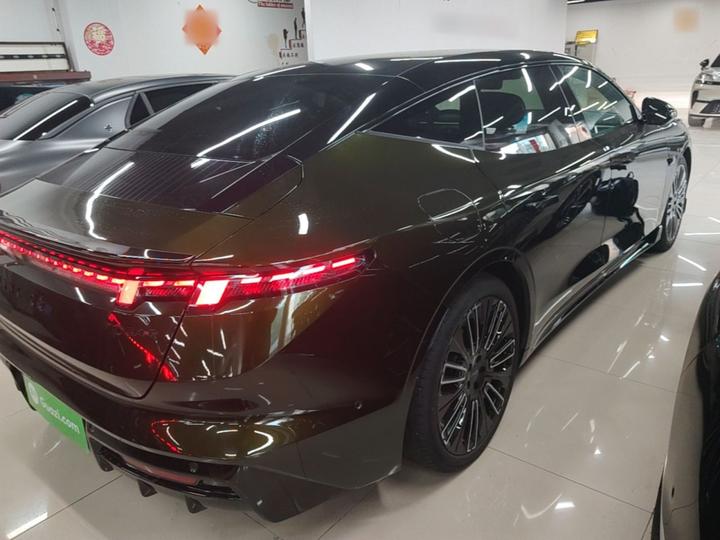 10 EM-P 2025 240 AWD Ultra Sport photo 6