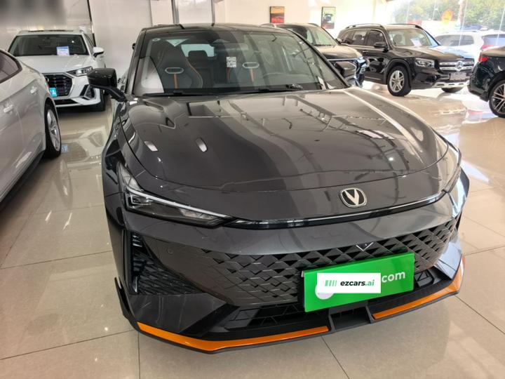 UNI-V 2024 1.5T Premium Sport photo 2