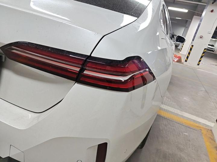 5 Series 2025 525Li M Sport Package photo 7