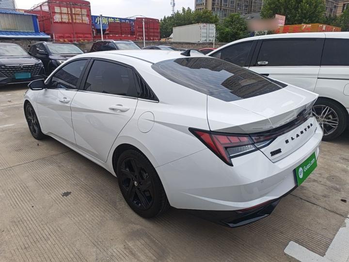 Elantra 2022 1.5L CVT LUX Premium photo 4