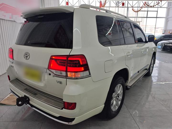 Land Cruiser Parallel Import photo 4