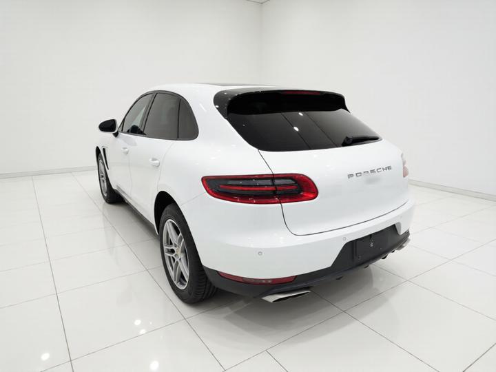2017 Macan 2.0T photo 4