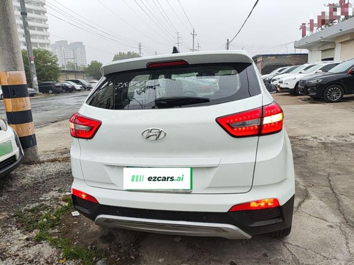 ix25 2015 2.0L AT RWD Smart GLS photo 5