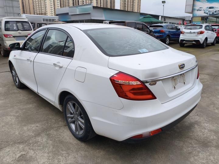 Emgrand 2017 Sedan 1.5L CVT photo 4
