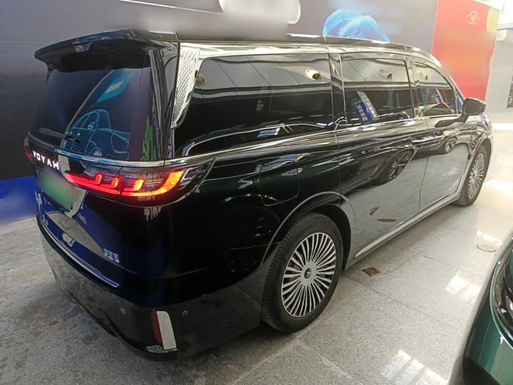 Voyah Dreamer 2025 PHEV AWD Premium photo 6