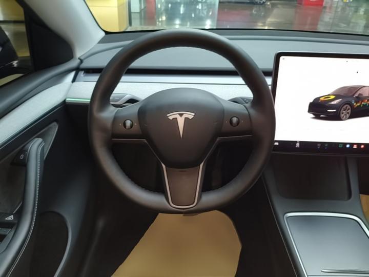 Model Y 2024 RWD photo 6