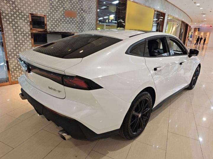 UNI-V 2022 1.5T Premium photo 6
