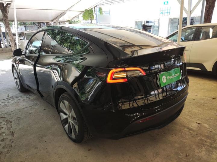 Model Y 2021 Standard Range RWD photo 4