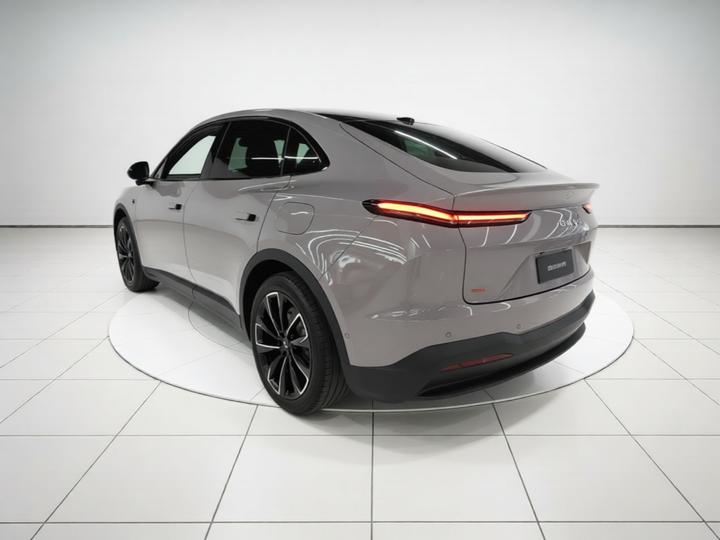 L60 2025 60kWh AWD photo 4
