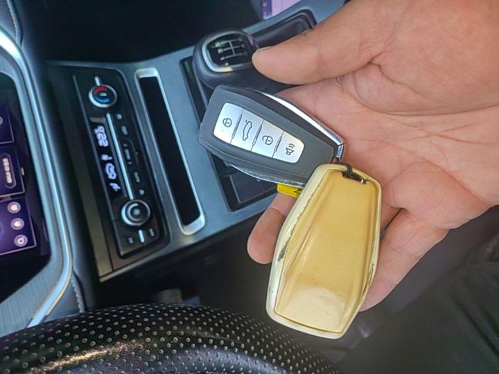 Emgrand 2021 UP 1.5L MT Luxury photo 8