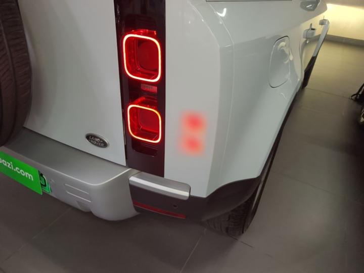 Defender EV 2022 110 P400e photo 7