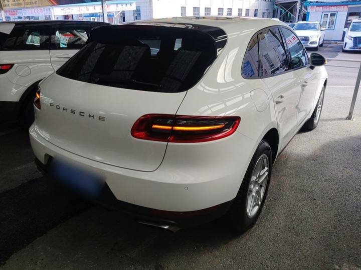 2014 Macan 2.0T photo 4
