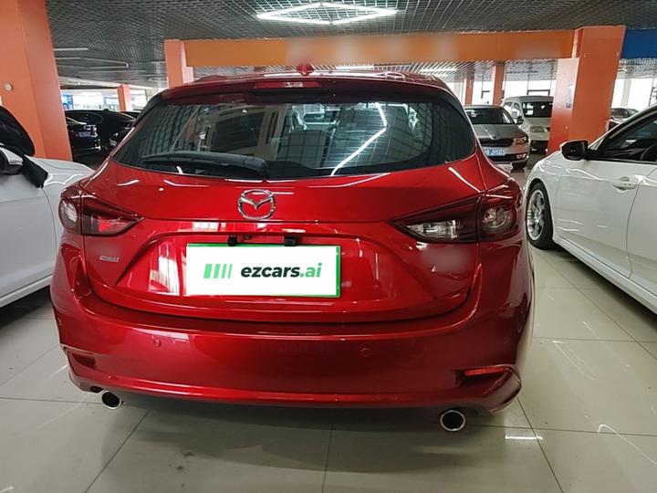 3 Axela 2017 Hatchback 2.0L AT Luxury China V photo 3