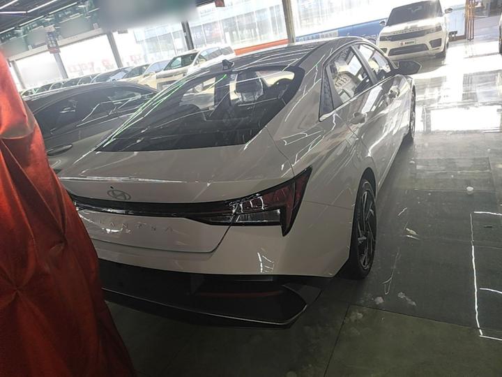 Elantra 2023 1.5L CVT LUX Premium photo 3