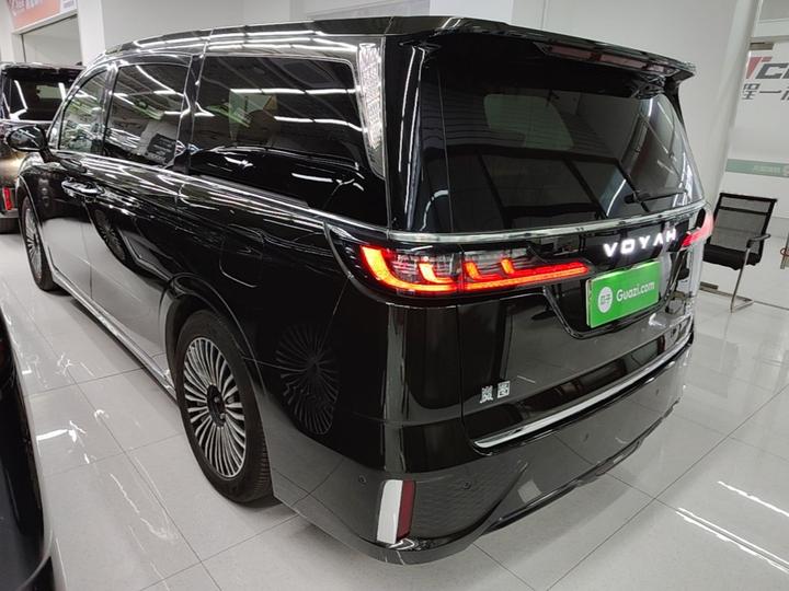 Voyah Dreamer 2025 PHEV AWD Flagship photo 4