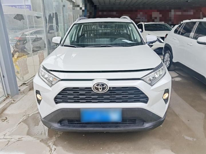 RAV4 2022 2.0L CVT RWD photo 2