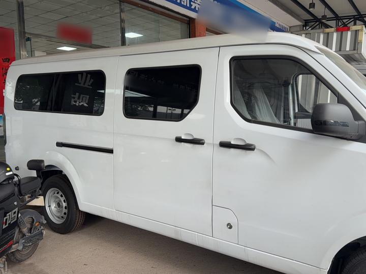 Jinbei E6 2026 Standard 6-Seater photo 4