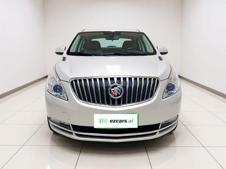 GL8 2015 2.4L Luxury Business Exclusive photo 2