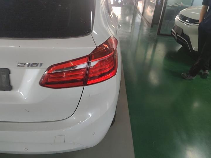 2 Series Wagon 2016 218i Leading photo 7