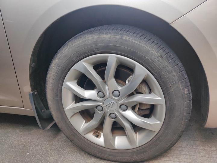 Emgrand GL 2017 1.8L MT Elite photo 8