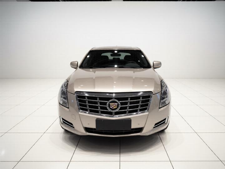XTS 2013 28T Leading photo 2