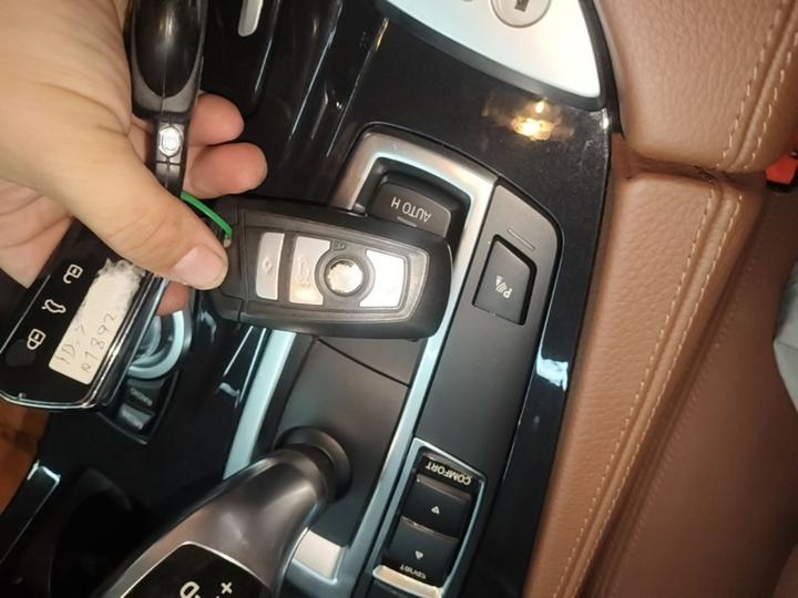 5 Series 2014 520Li photo 8